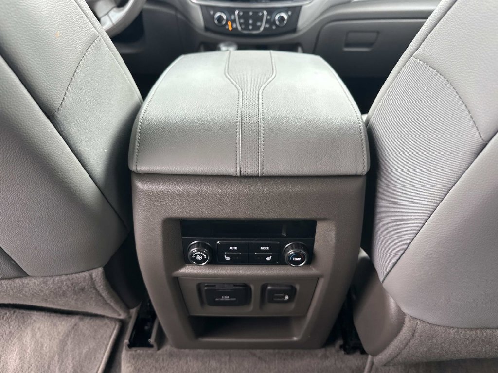 Used 2021 Chevrolet Traverse Premier FWD image 15