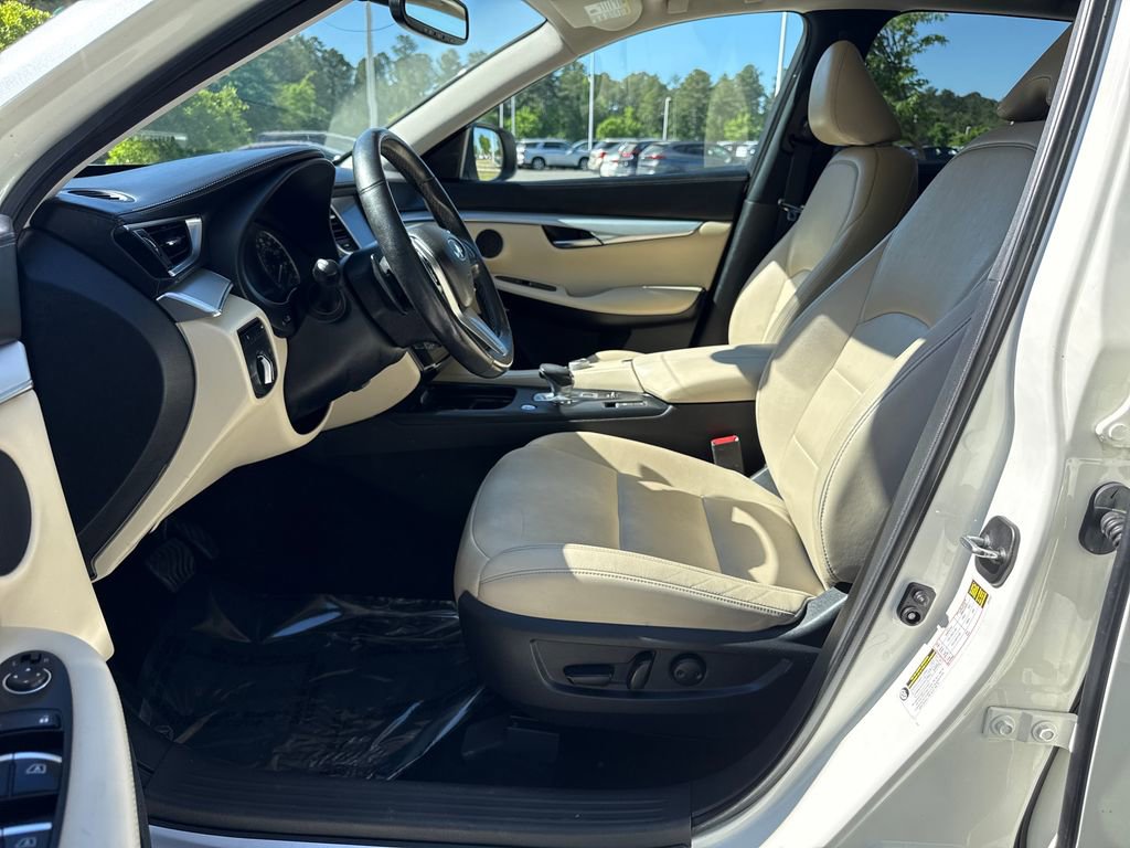 Used 2020 INFINITI QX50 Luxe w/ Navigation Package FWD image 12