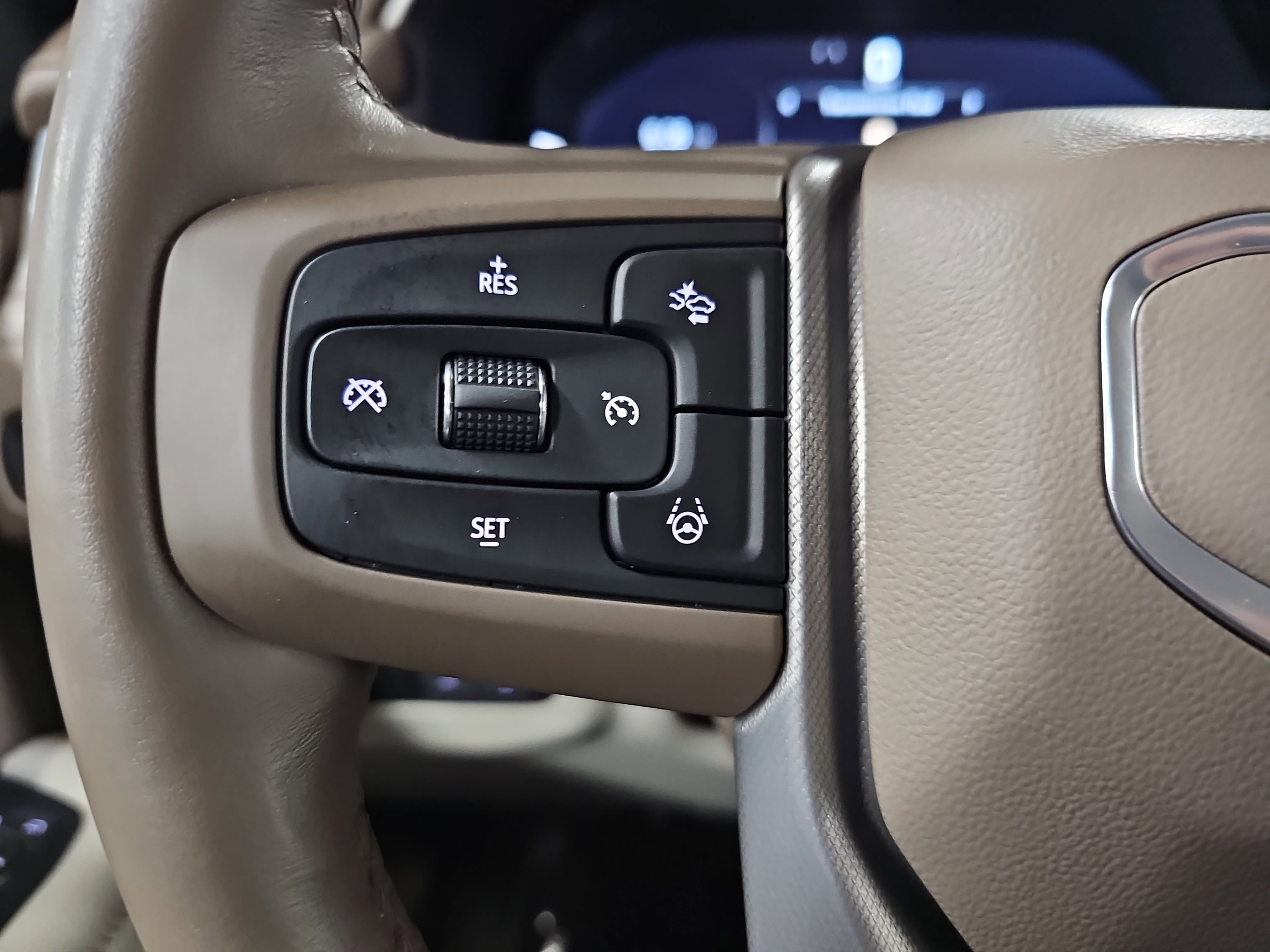 Used 2024 GMC Yukon Denali w/ Advanced Technology Package image 18