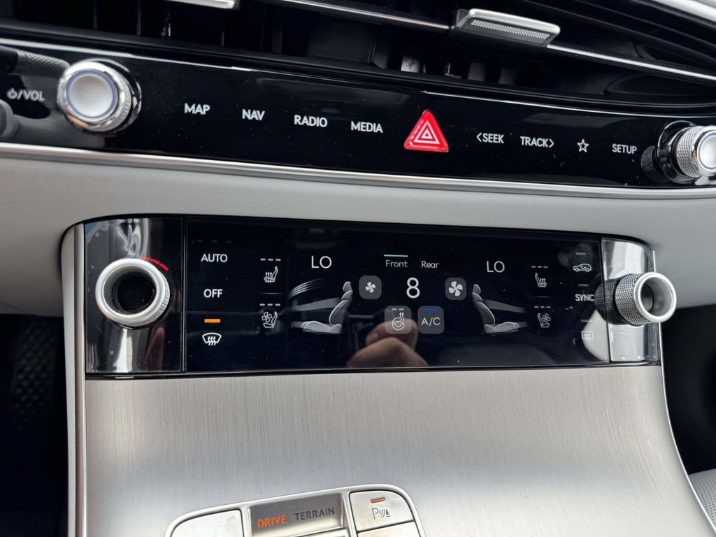 Certified 2026 Genesis GV70 2.5T Advanced AWD/4WD image 26
