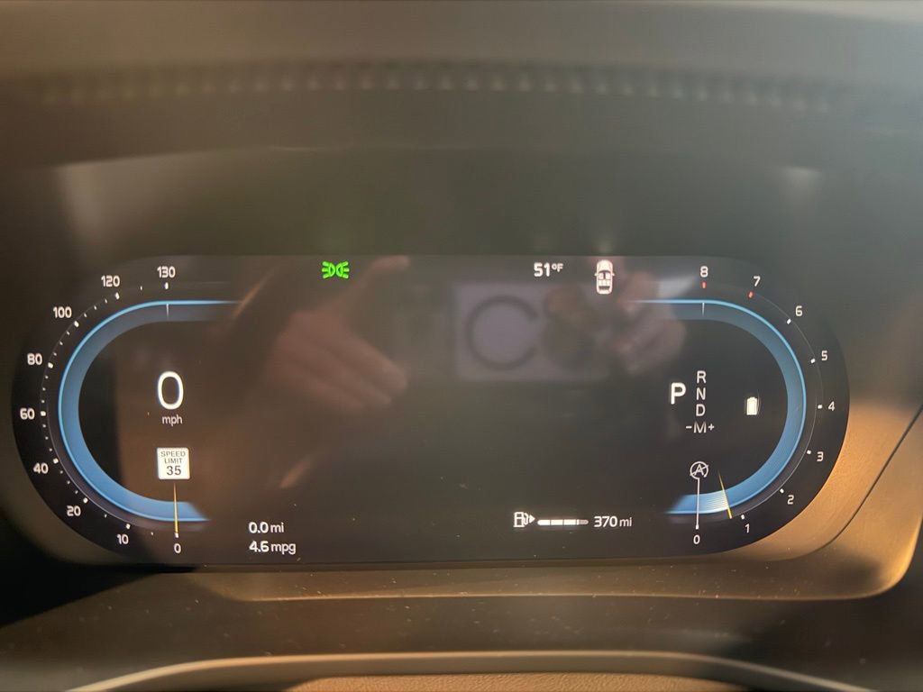 Used 2024 Volvo XC40 B5 Core image 11