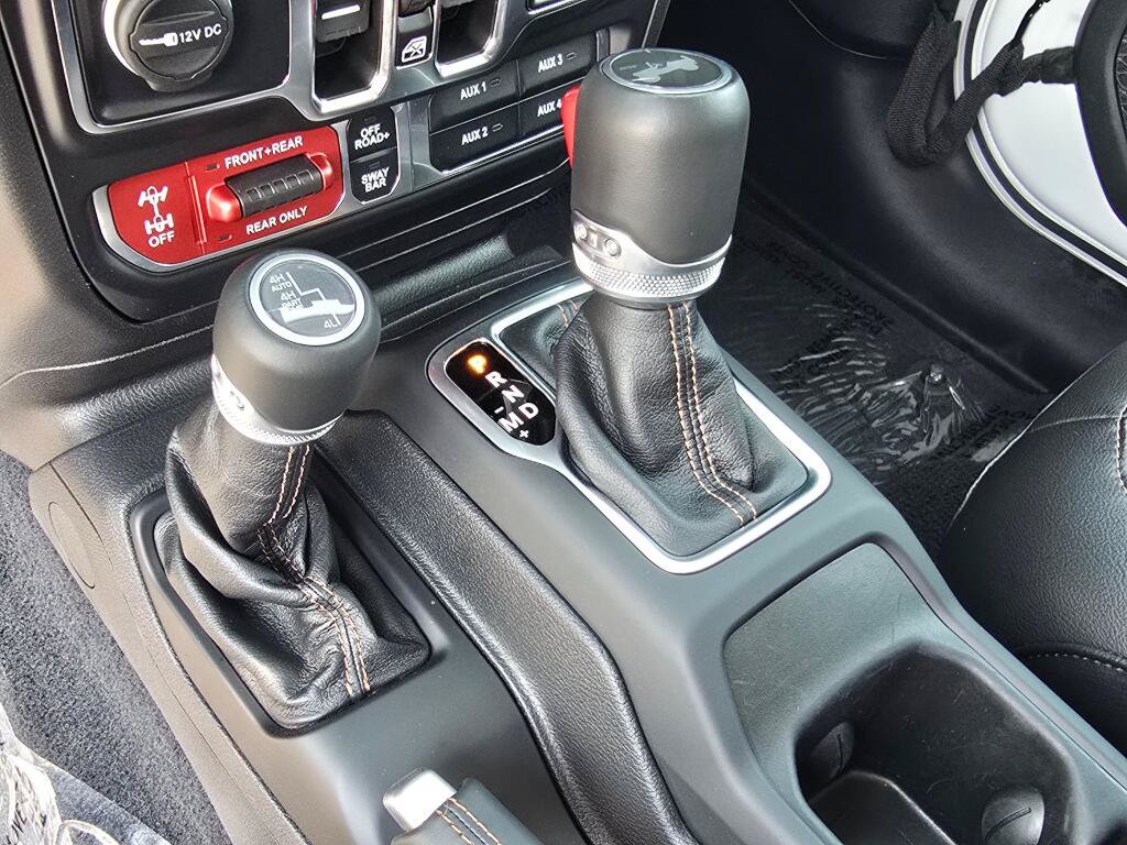 Used 2021 Jeep Wrangler Unlimited Rubicon w/ Dual Top Group AWD/4WD image 16