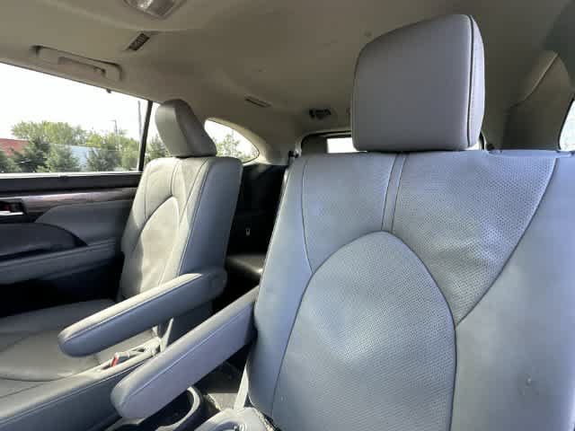 Used 2021 Toyota Highlander Limited AWD/4WD image 17