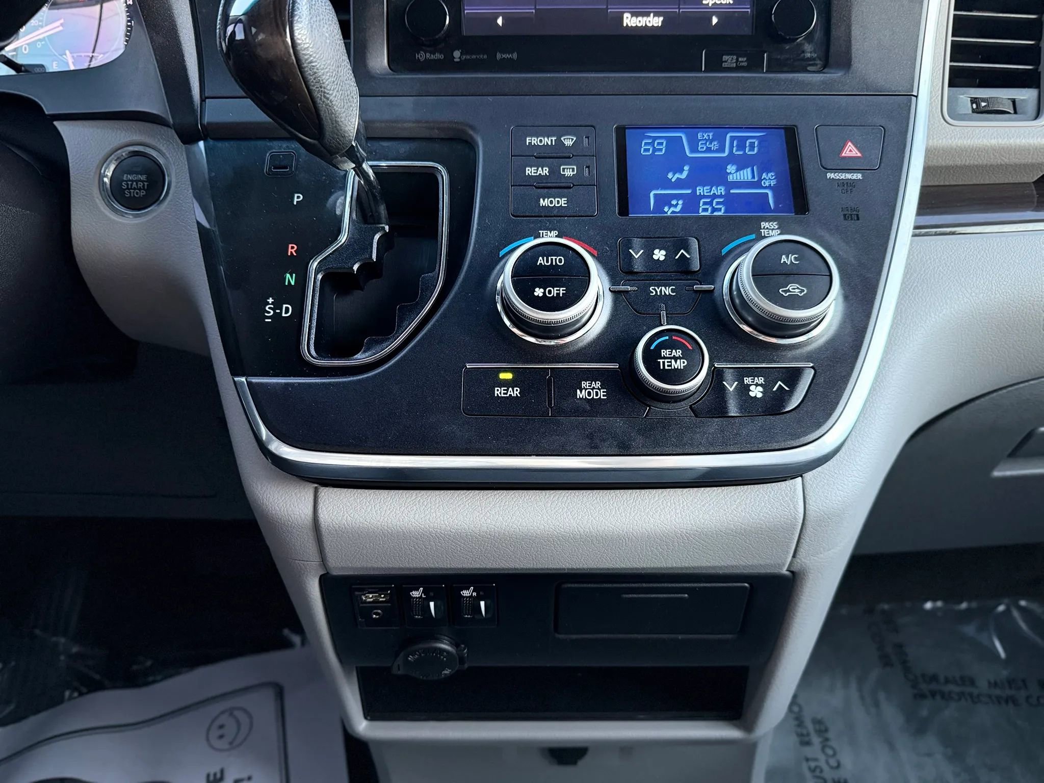 Used 2017 Toyota Sienna XLE w/ XLE Navigation Package FWD image 38