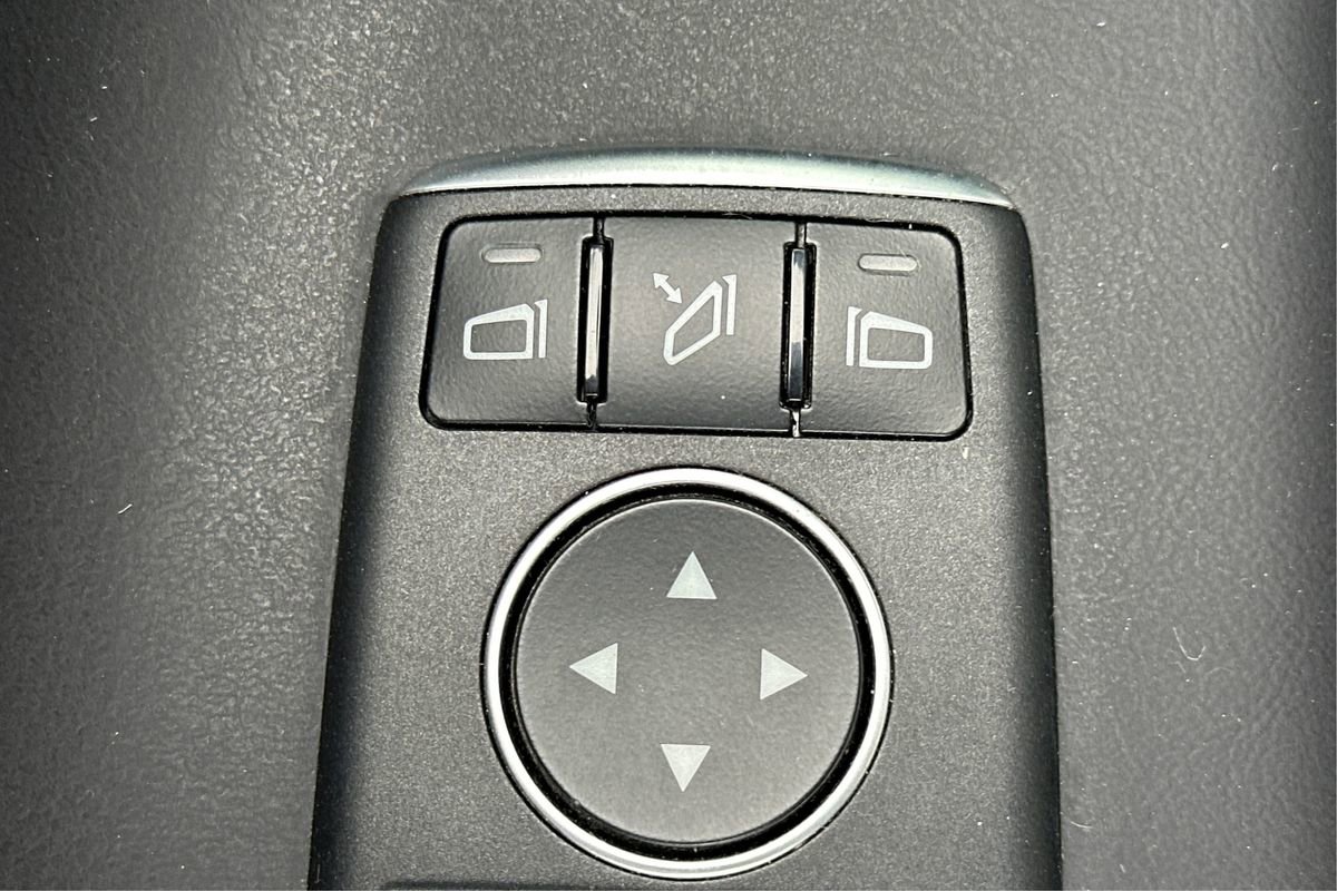 Used 2020 Tesla Model X Performance image 36