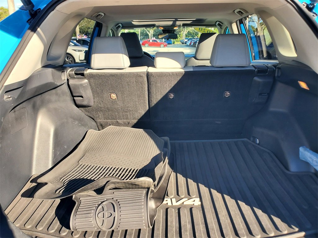 Used 2020 Toyota RAV4 XLE Premium image 7