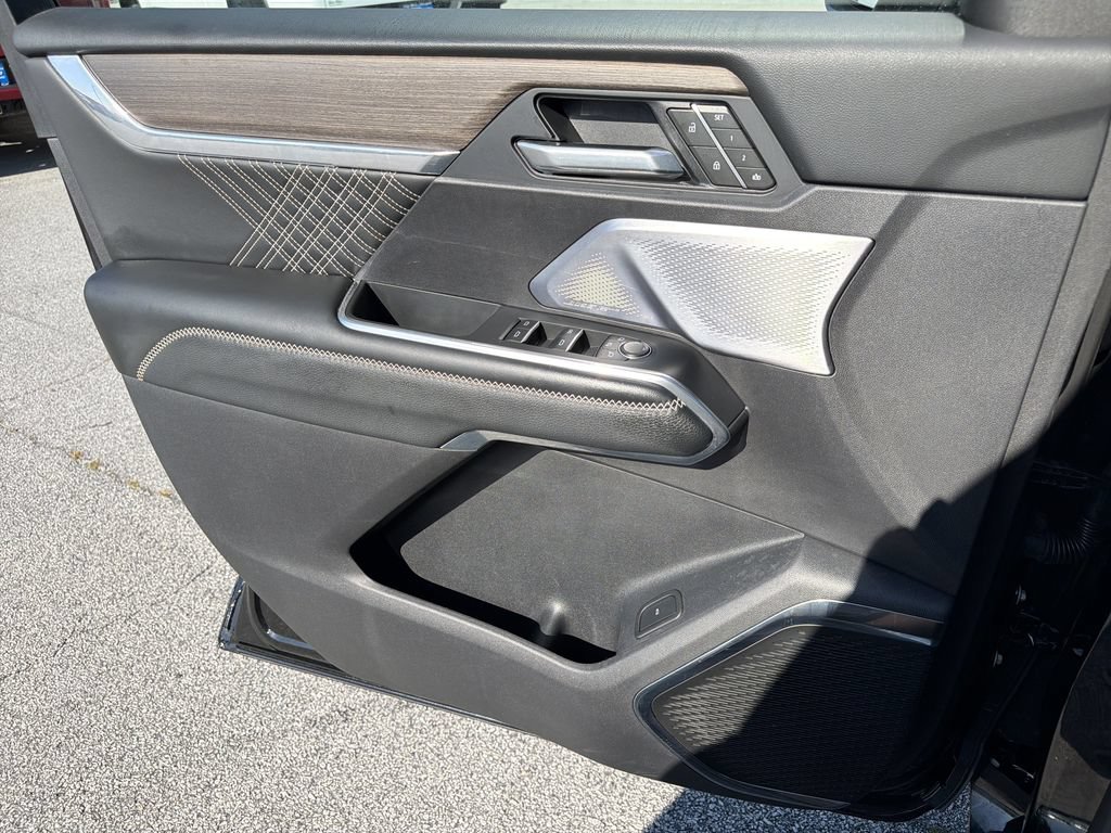 Used 2025 GMC Acadia Denali w/ Super Cruise Package FWD image 14