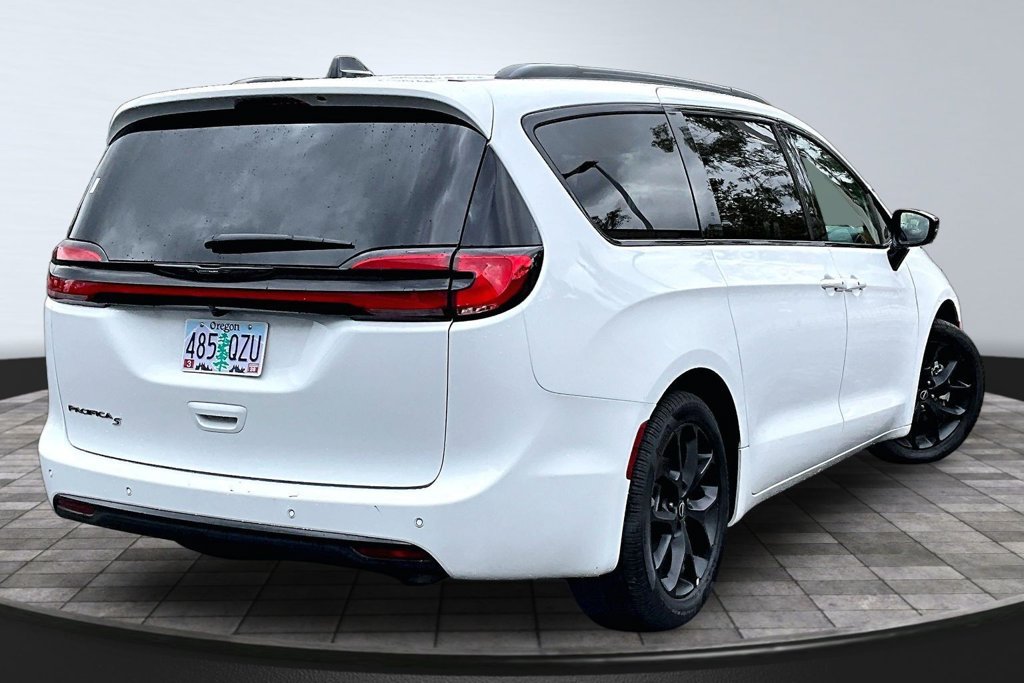 Certified 2026 Chrysler Pacifica Select w/ S Appearance Package FWD image 22