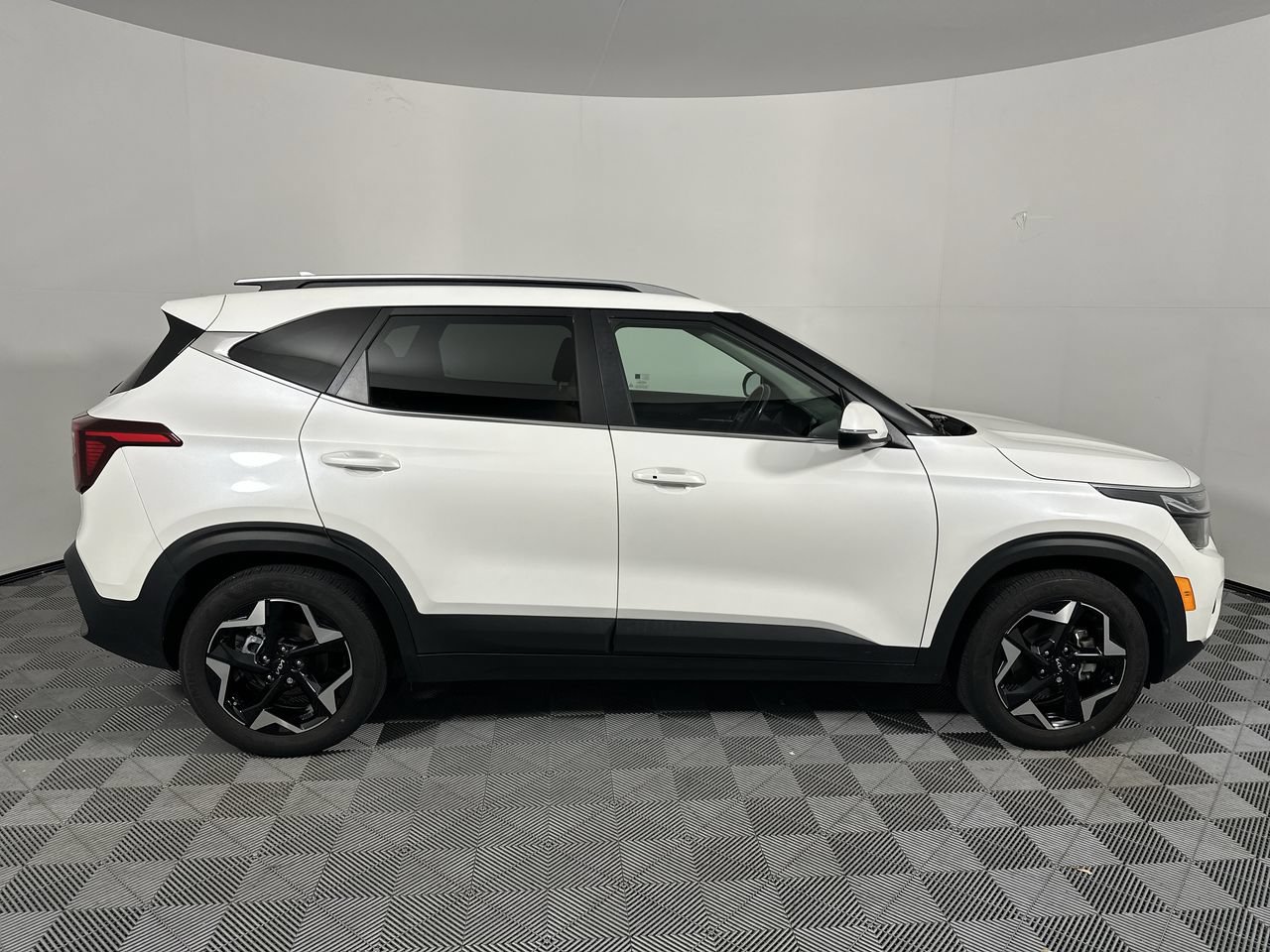 Certified 2024 Kia Seltos EX FWD image 17
