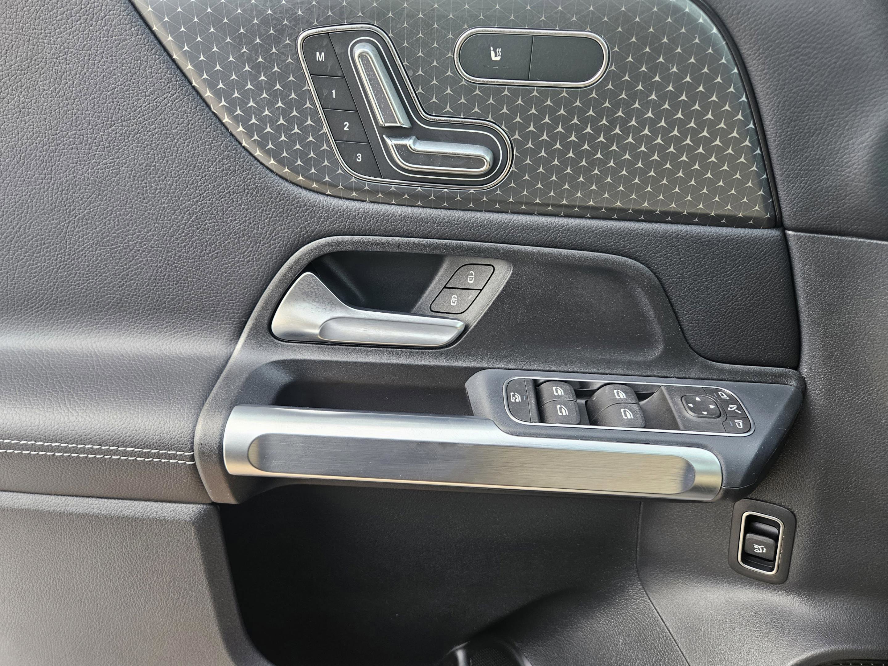 Used 2026 Mercedes-Benz GLB 250 image 16