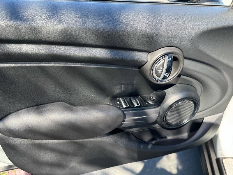 Used 2016 MINI Cooper 4-Door Hardtop image 16