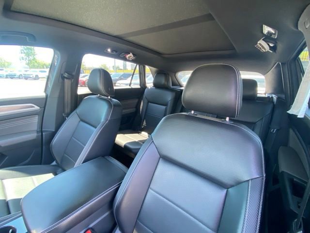 Used 2022 Volkswagen Atlas Cross Sport SEL R-Line AWD/4WD image 5