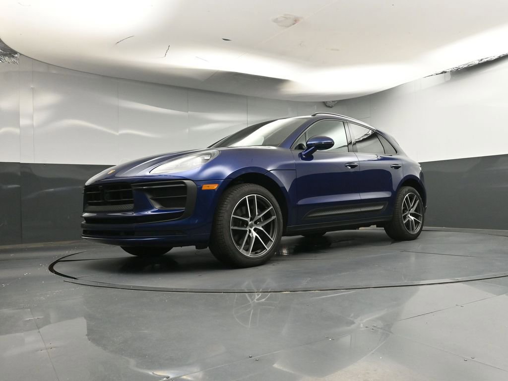 Used 2025 Porsche Macan AWD/4WD image 30