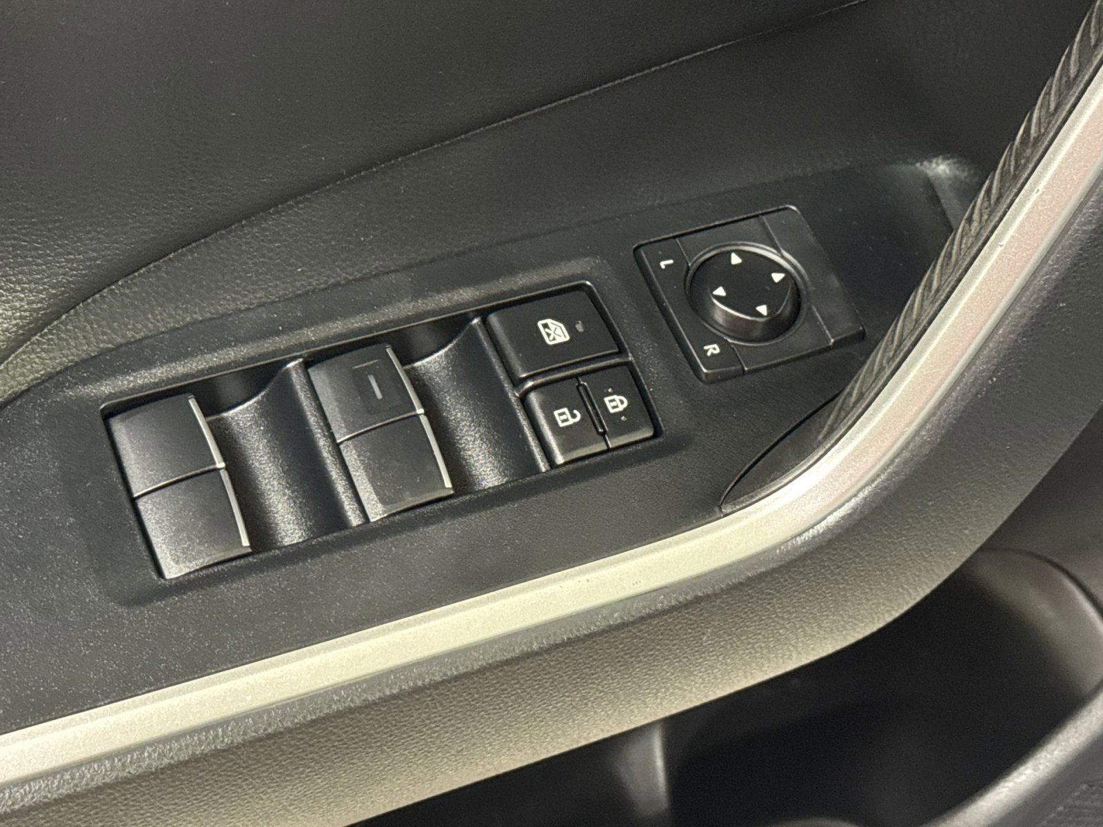 Used 2020 Toyota RAV4 XSE image 17