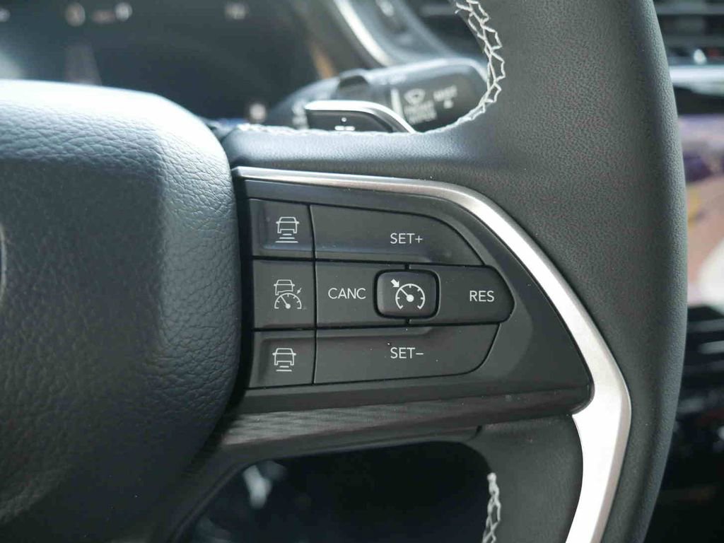 Certified 2025 Jeep Grand Cherokee L Altitude AWD/4WD image 35