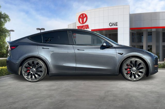 Used 2022 Tesla Model Y Performance AWD/4WD image 3