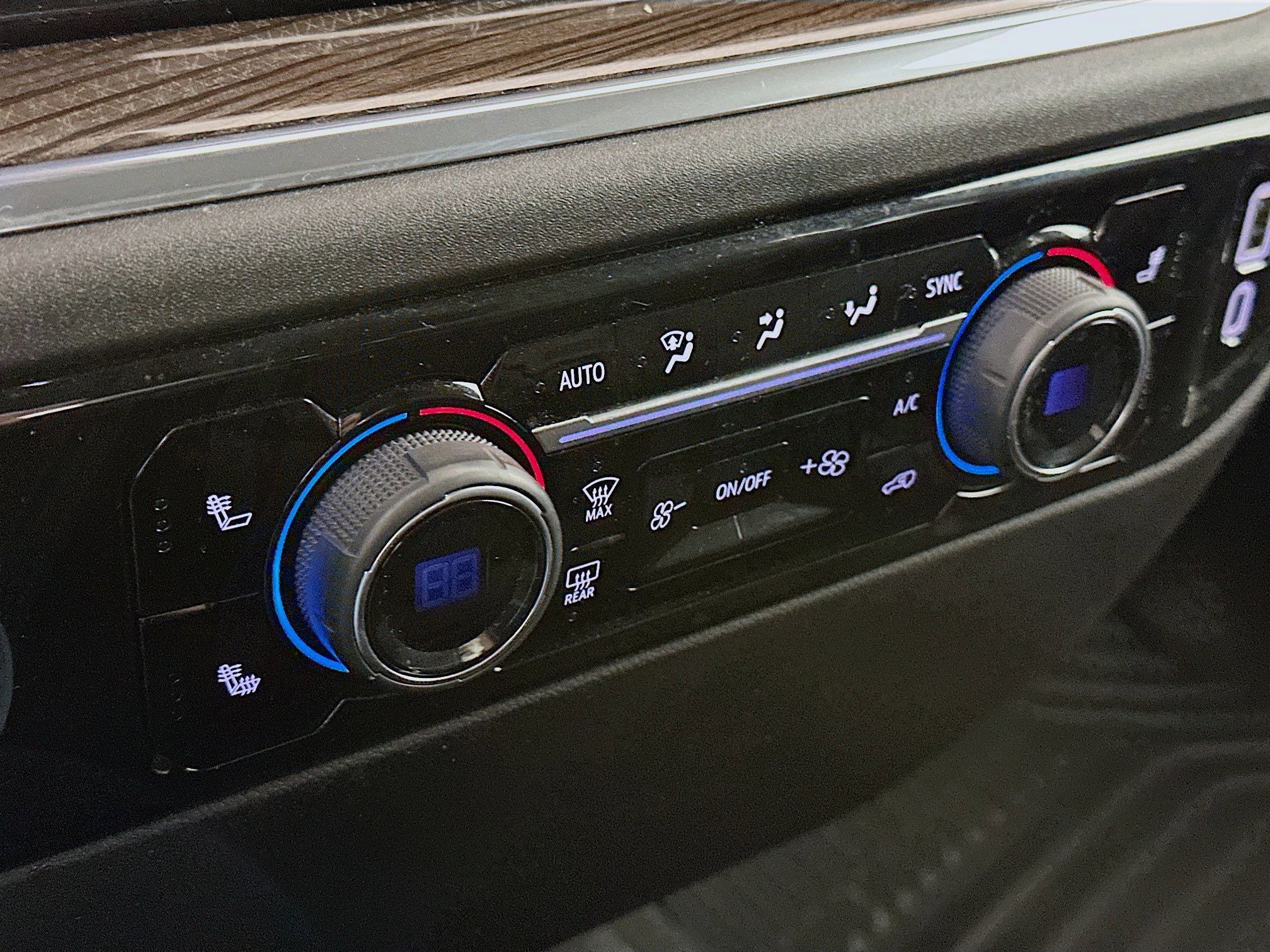 Used 2024 Chevrolet Silverado 1500 LT image 24