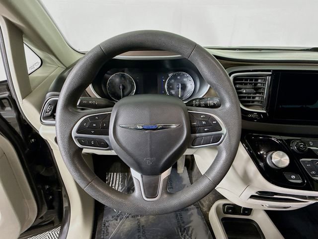 Used 2017 Chrysler Pacifica Touring Plus w/ Tire & Wheel Group image 11