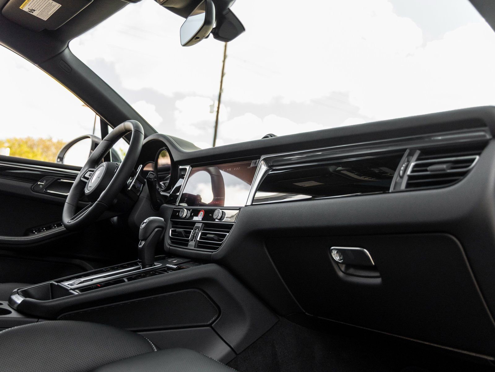 New 2026 Porsche Macan Turbo image 48