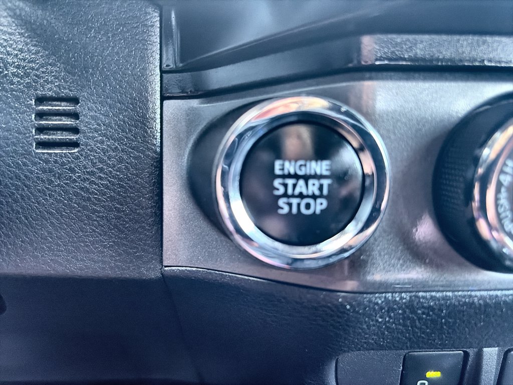 Used 2019 Toyota Tacoma TRD Off-Road w/ Technology Package AWD/4WD image 17