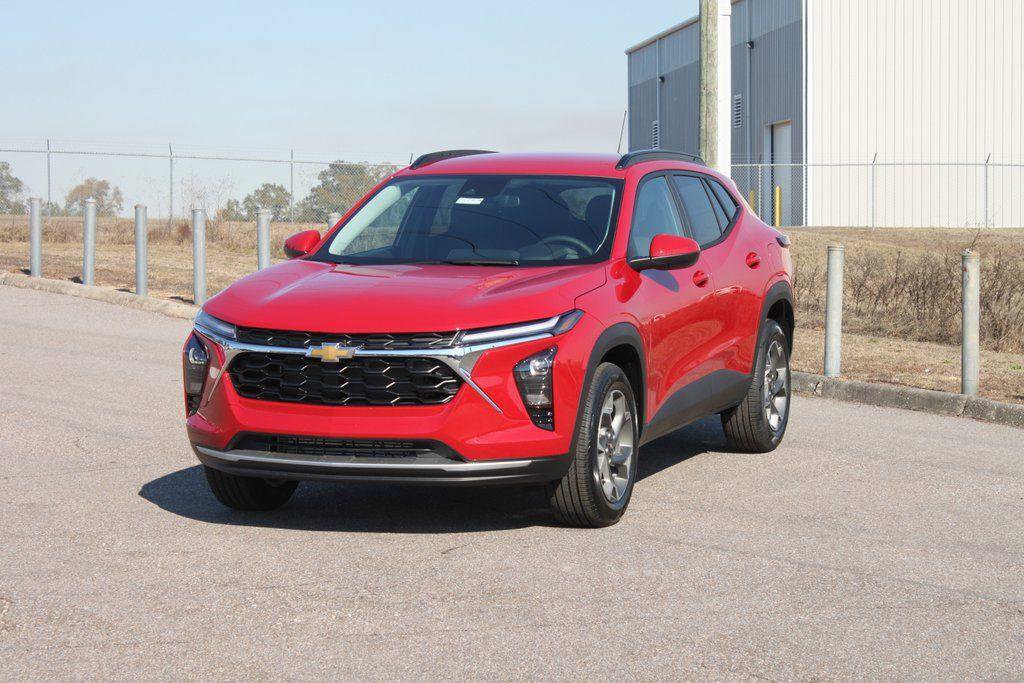New 2026 Chevrolet Trax LT w/ Driver Confidence Package image 2