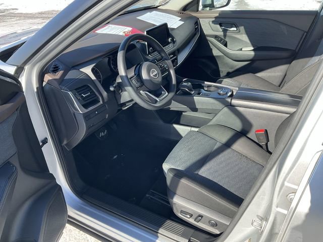 Used 2023 Nissan Rogue SV image 9