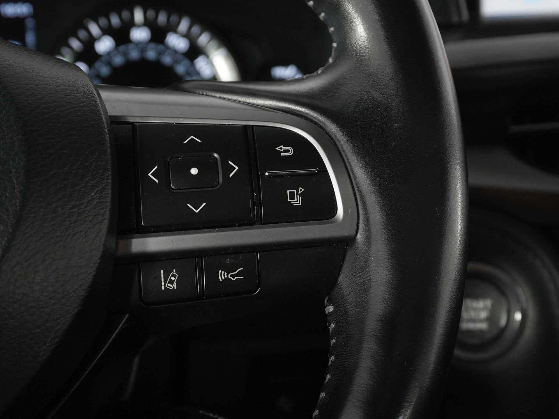 Used 2021 Lexus LX 570 4WD w/ Sport Package image 23