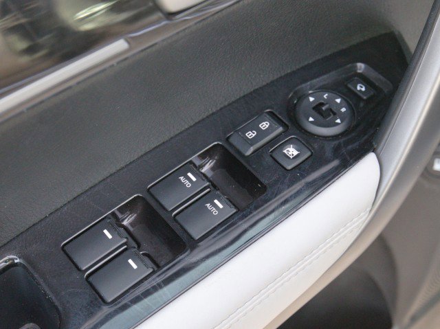 Used 2015 Kia Sorento SX image 13