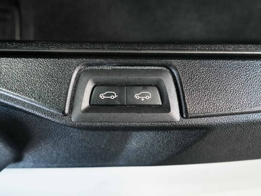 Used 2025 BMW X7 xDrive40i AWD/4WD image 50