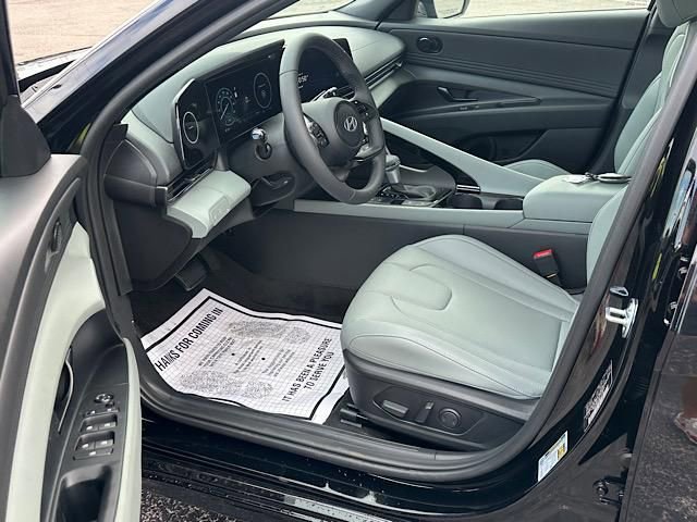 New 2025 Hyundai Elantra Limited image 7
