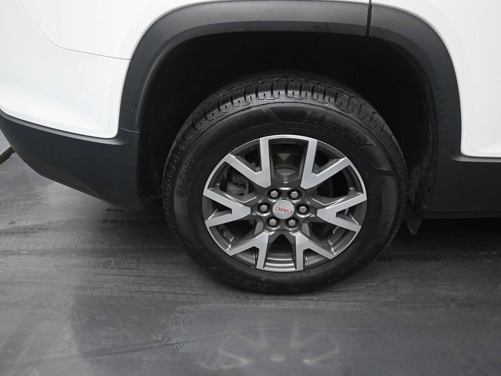 Used 2021 GMC Acadia SLE w/ LPO, Cargo Package image 10