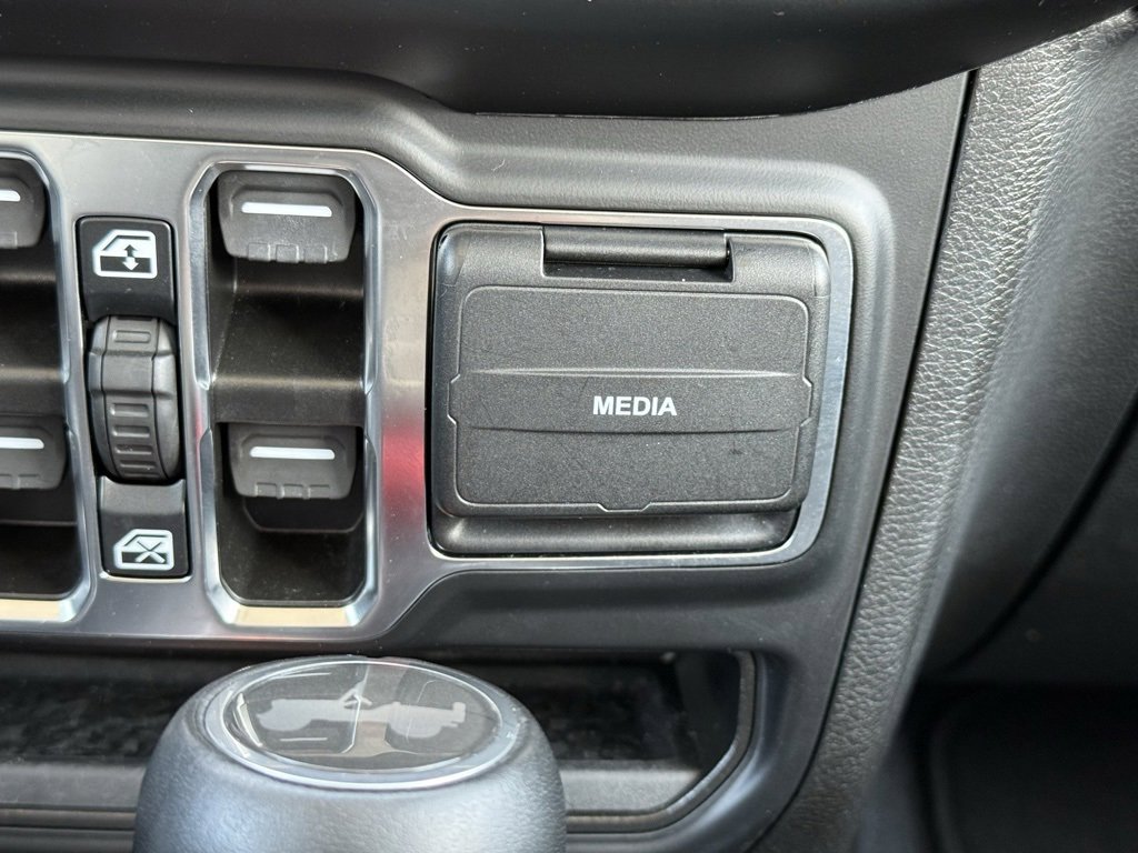 Used 2023 Jeep Wrangler Unlimited Sahara image 25