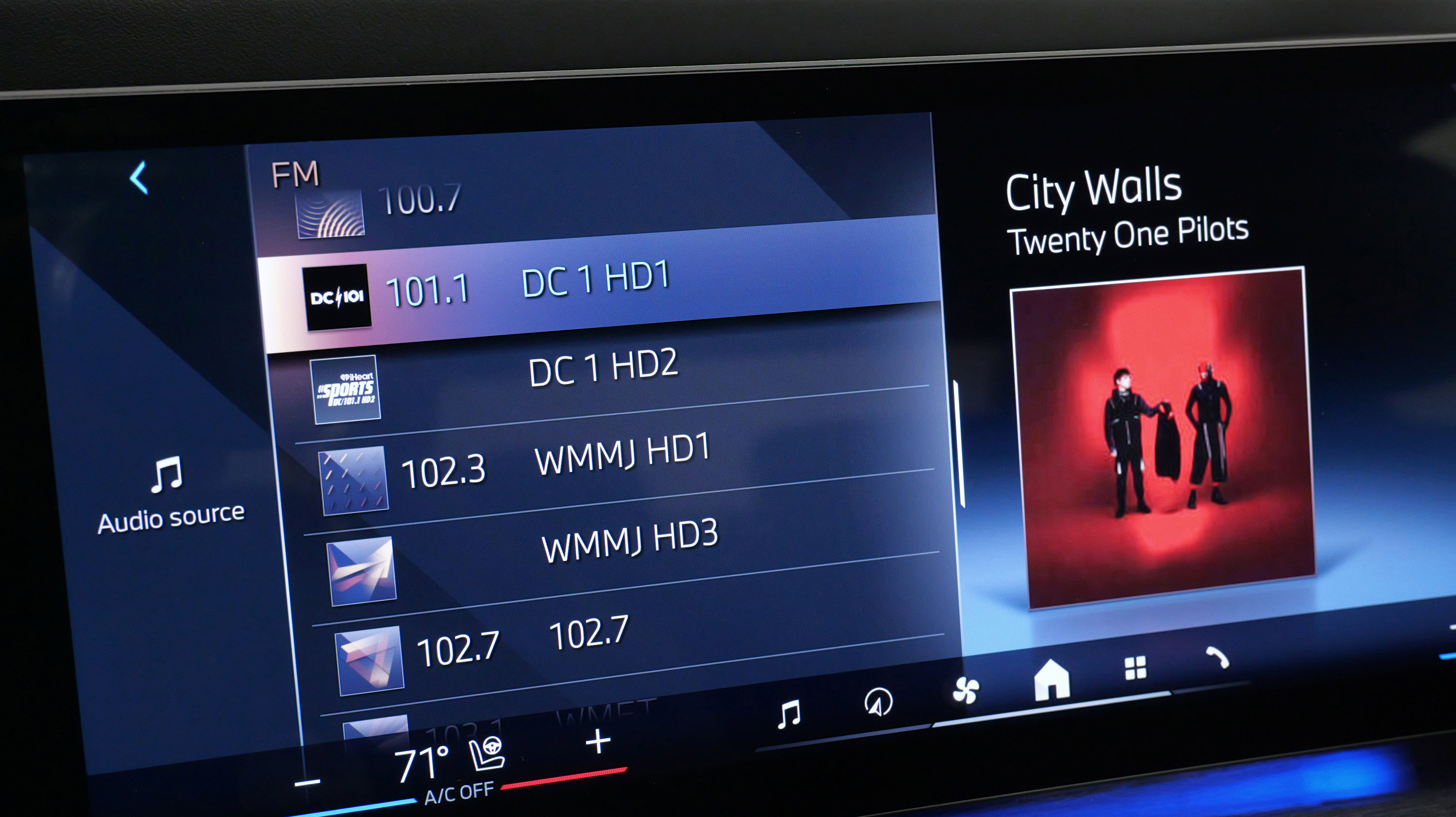 Used 2024 BMW i7 xDrive60 w/ Executive Package image 53