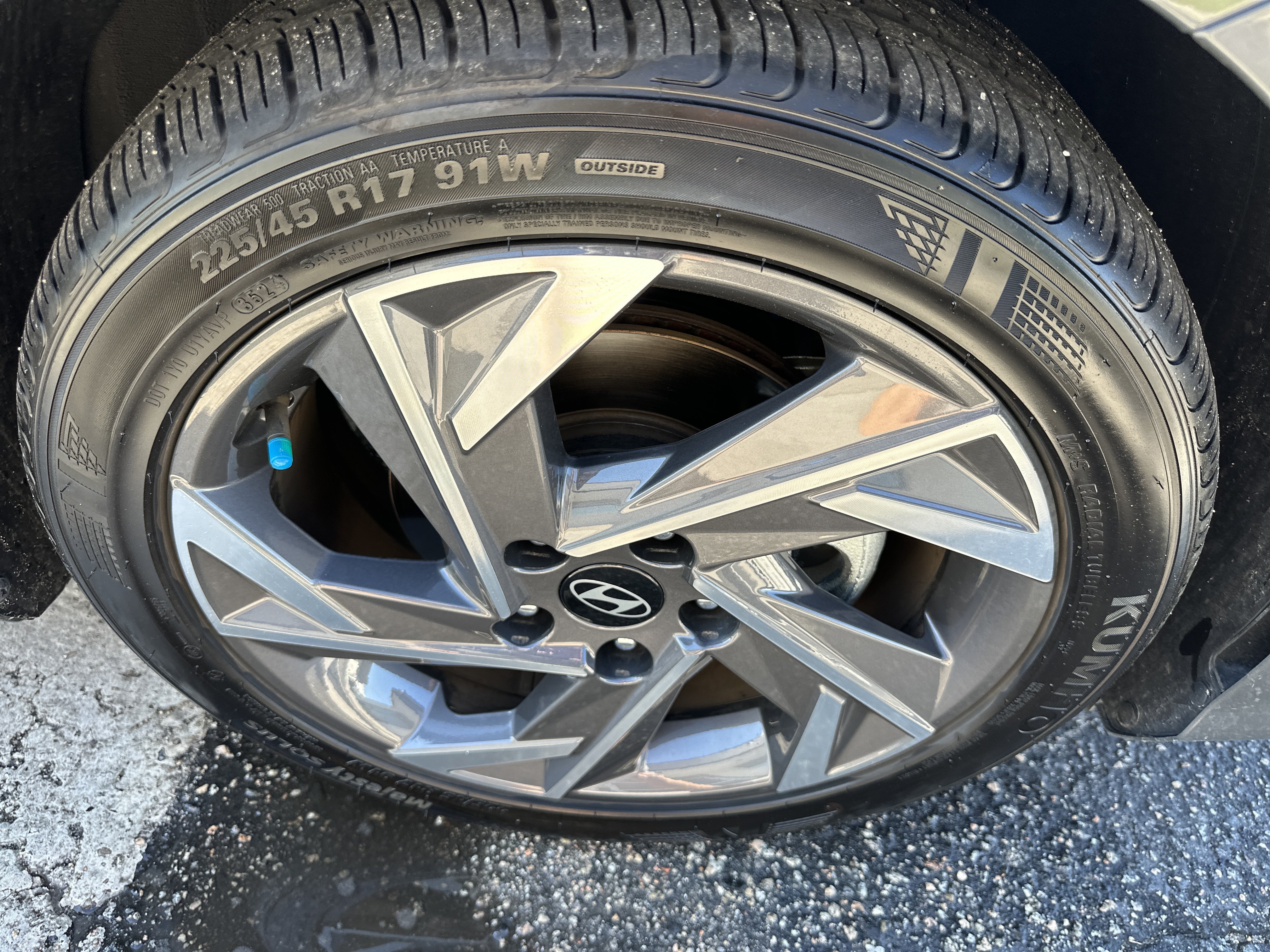 Used 2025 Hyundai Elantra Limited w/ Cargo Package FWD image 6