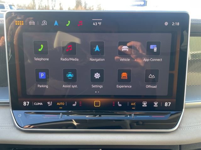 Used 2025 Volkswagen Tiguan SE w/ Panoramic Sunroof Package image 17