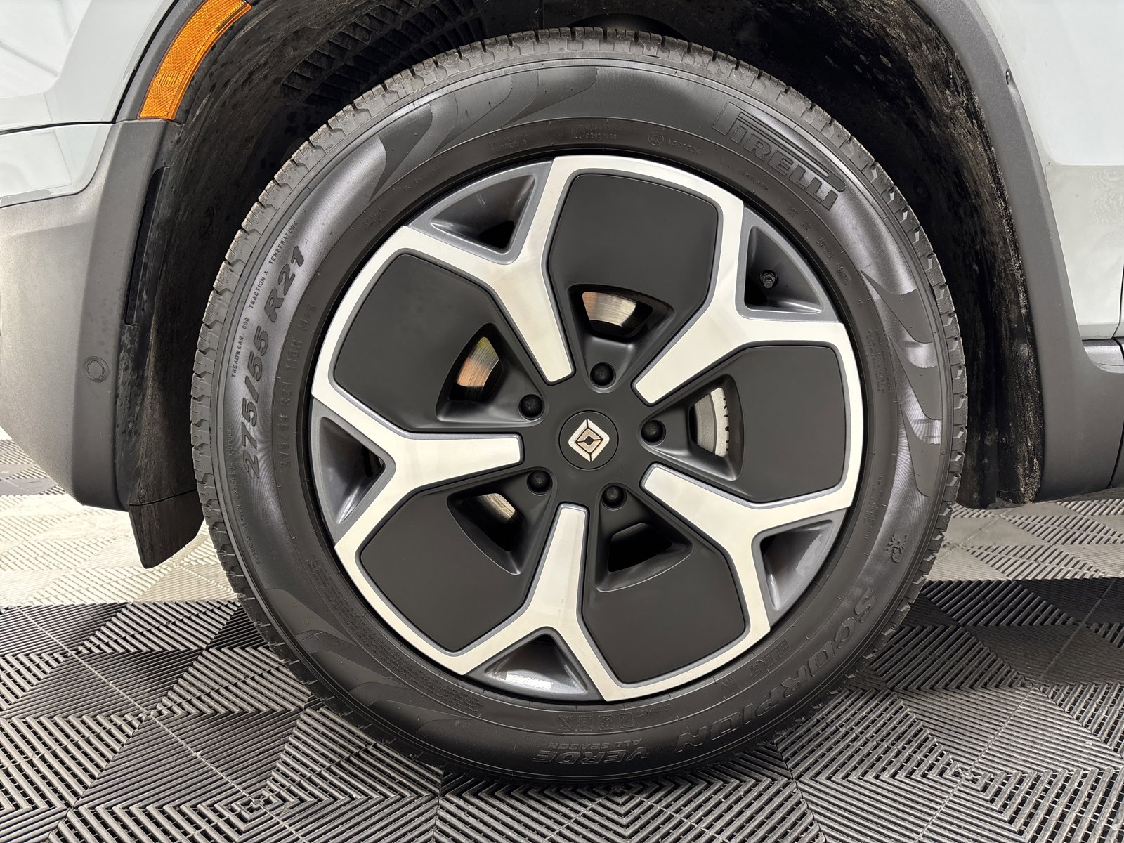 Used 2024 Rivian R1S Adventure AWD/4WD image 9