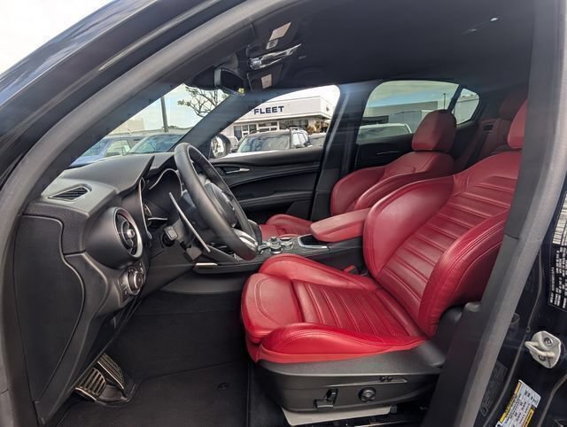 Used 2023 Alfa Romeo Stelvio Sprint RWD image 9