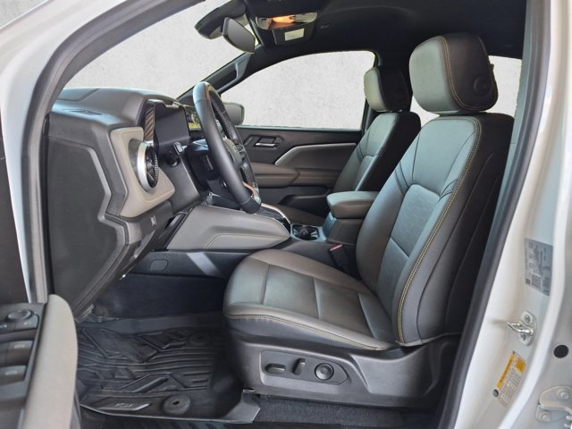 Used 2025 Chevrolet Colorado ZR2 w/ Technology Package AWD/4WD image 16
