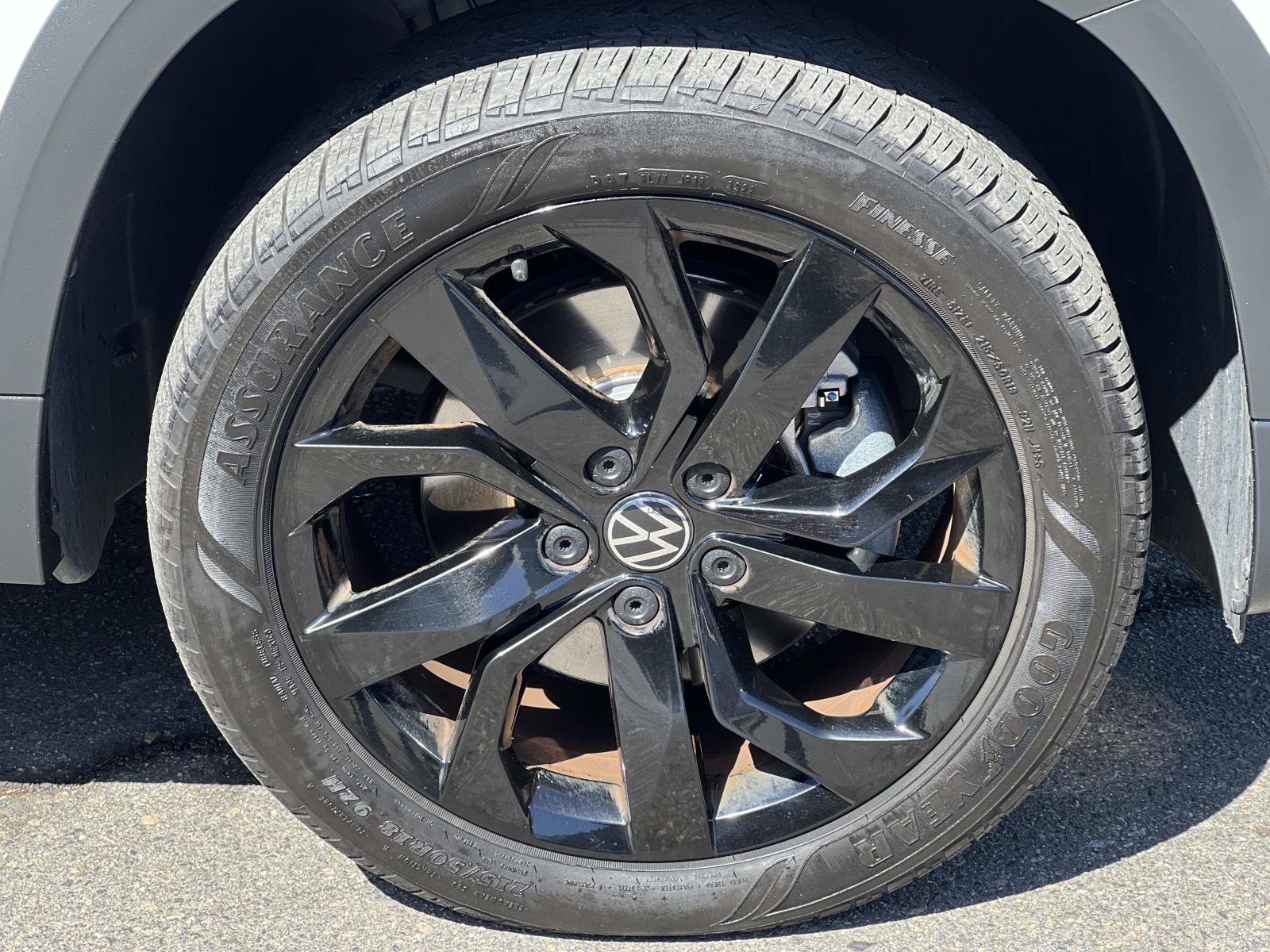 Certified 2023 Volkswagen Taos SE w/ Black Wheel Package FWD image 27