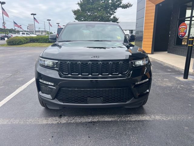 Used 2024 Jeep Grand Cherokee Limited w/ Black Appearance Package RWD image 3