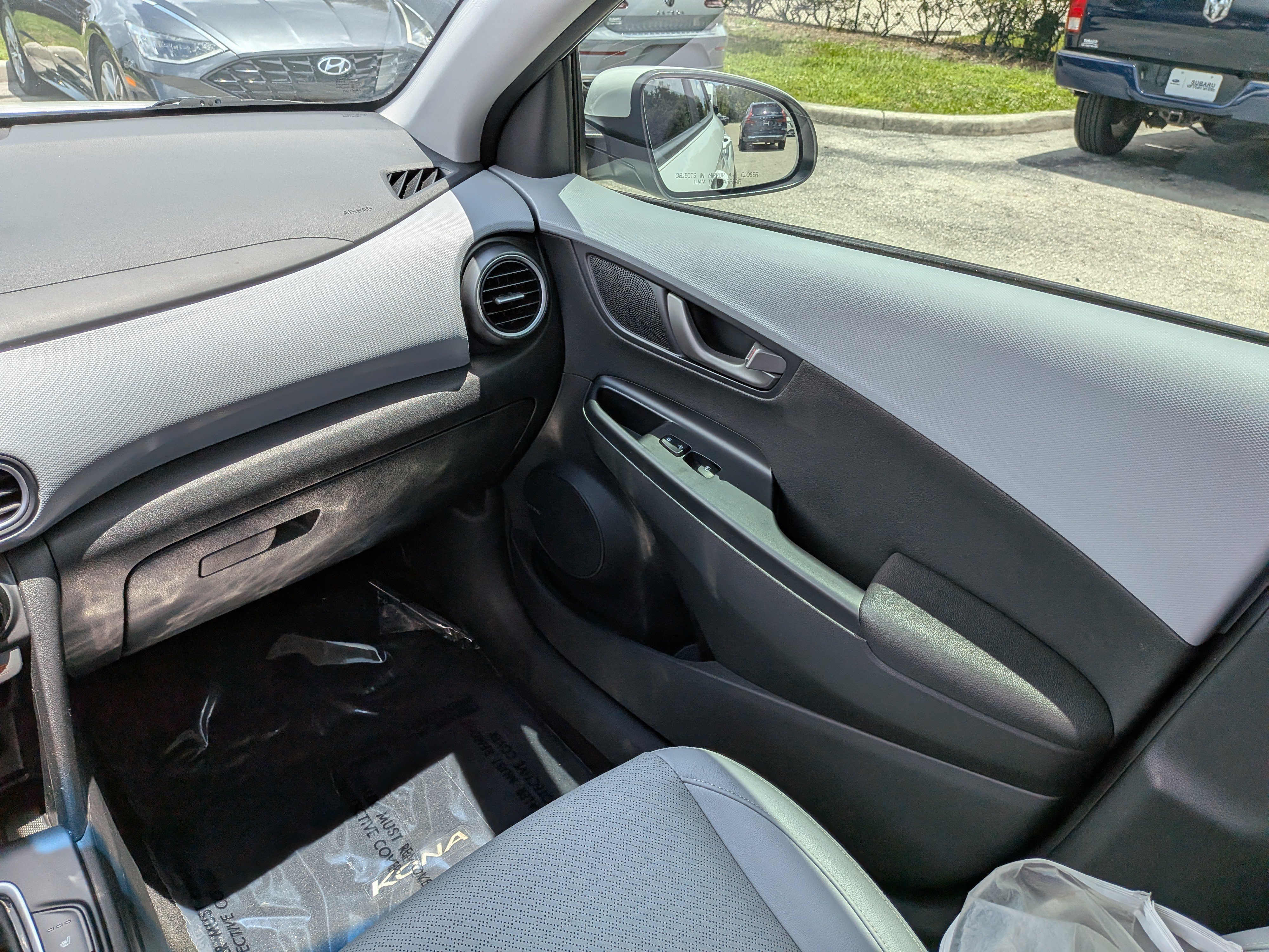 Used 2021 Hyundai Kona Limited w/ Cargo Package FWD image 16
