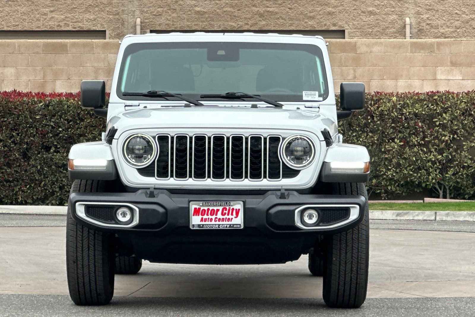 Used 2025 Jeep Wrangler Sahara image 9