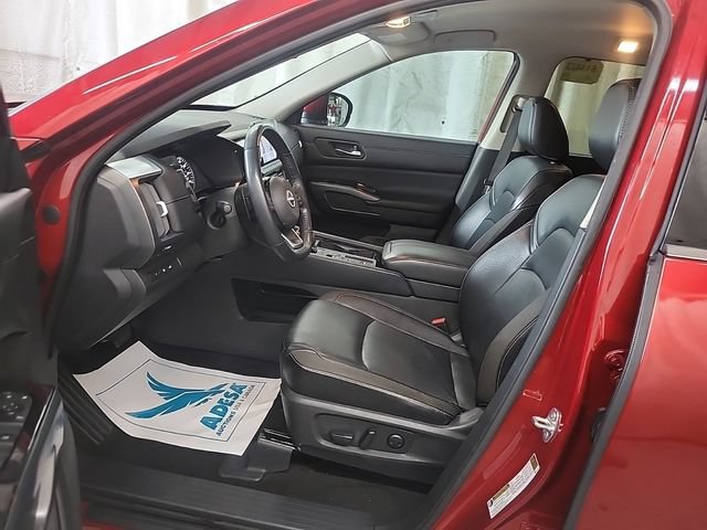 Used 2024 Nissan Pathfinder SL FWD image 5