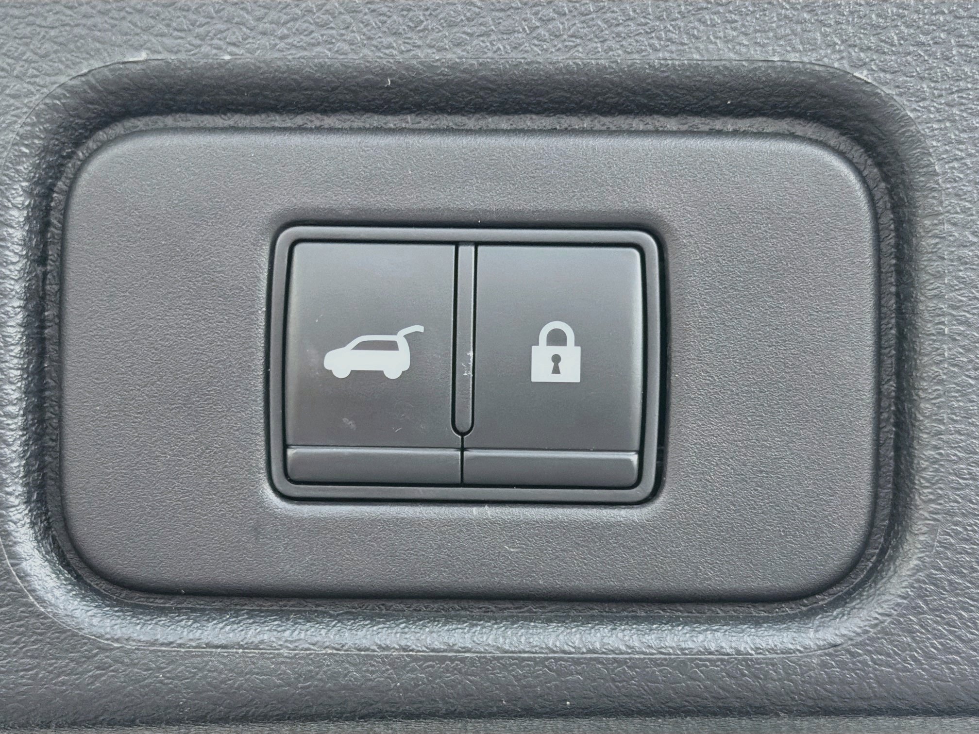 Used 2022 Nissan Pathfinder SL w/ SL Black Package FWD image 13