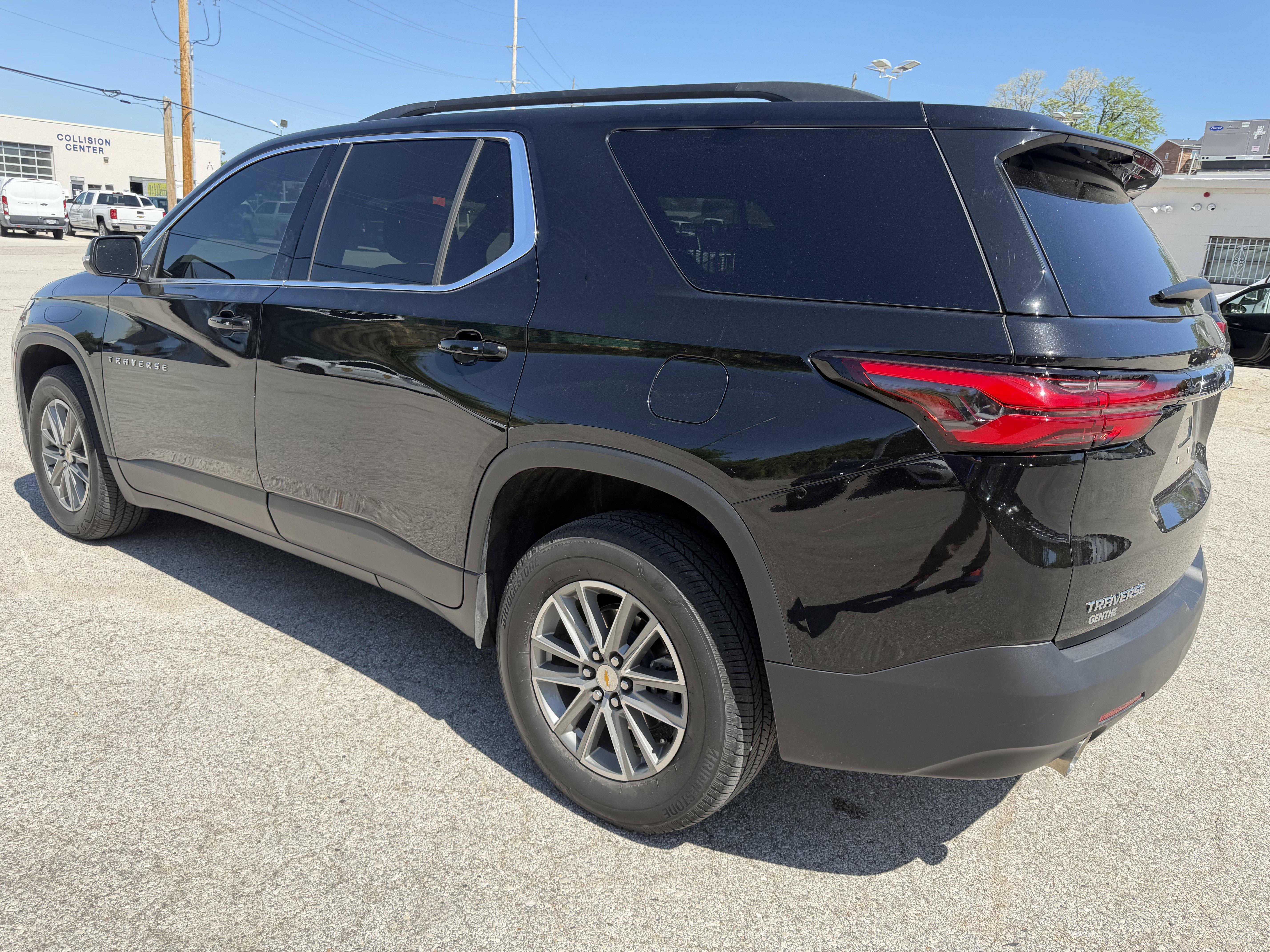 Used 2023 Chevrolet Traverse LT image 5