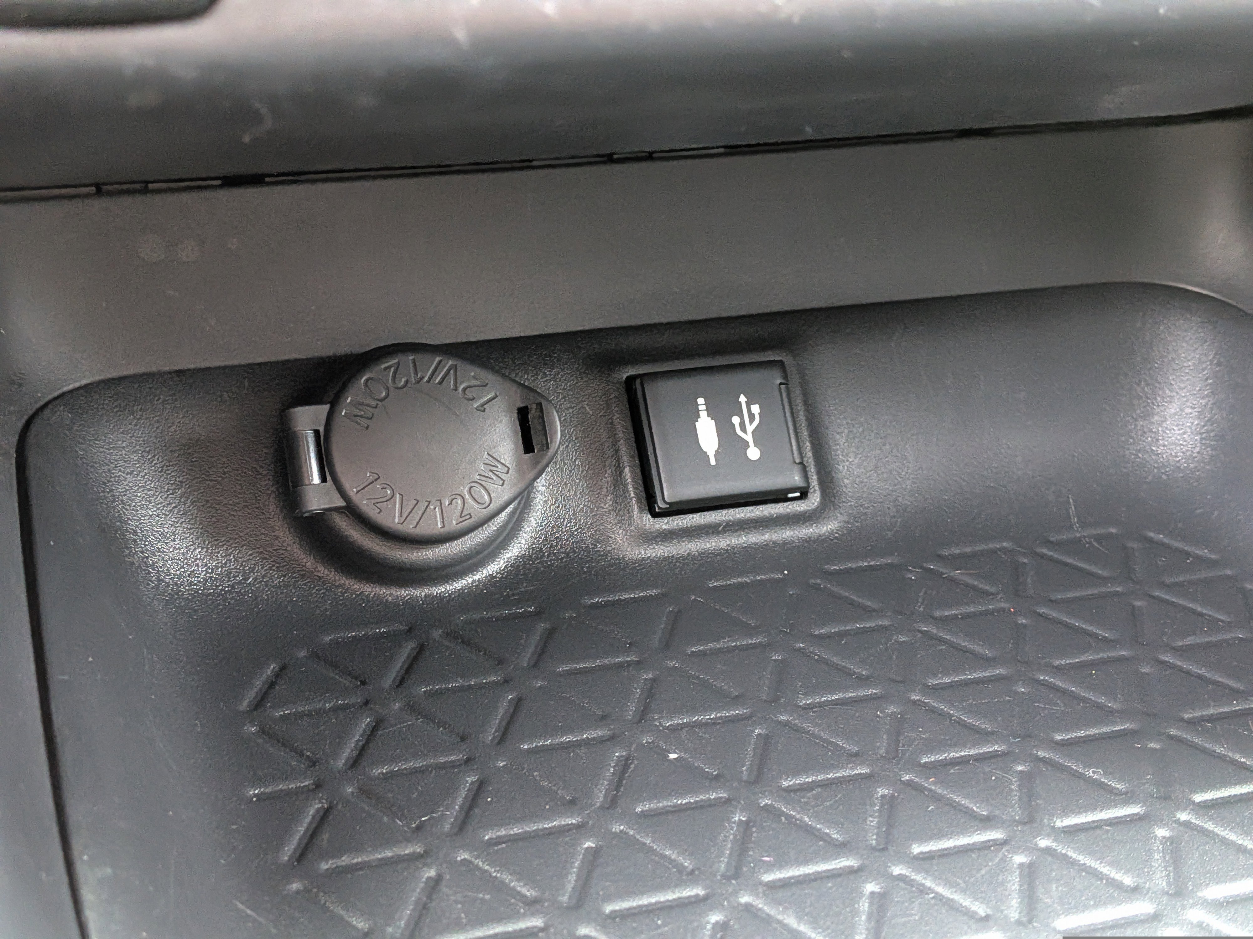 Used 2019 Toyota RAV4 XLE w/ Convenience Package image 32