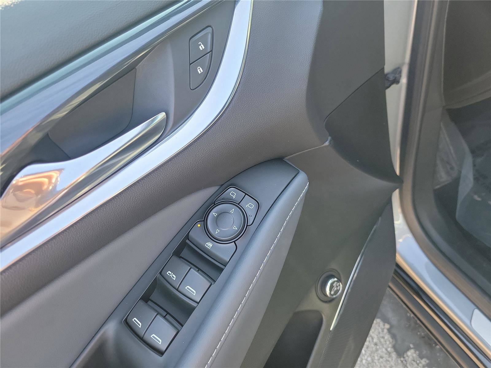 Used 2024 Buick Enclave Essence w/ Sport Touring Edition image 21