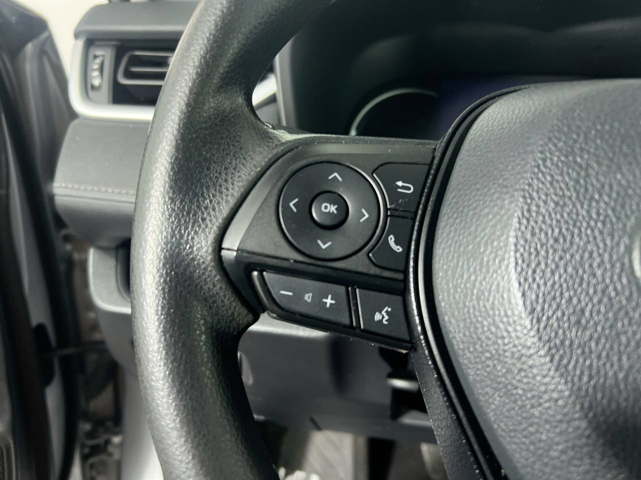 Used 2024 Toyota RAV4 XLE FWD image 12