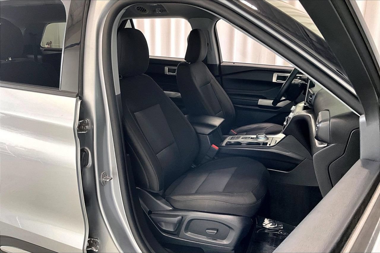 Certified 2023 Ford Explorer XLT RWD image 6