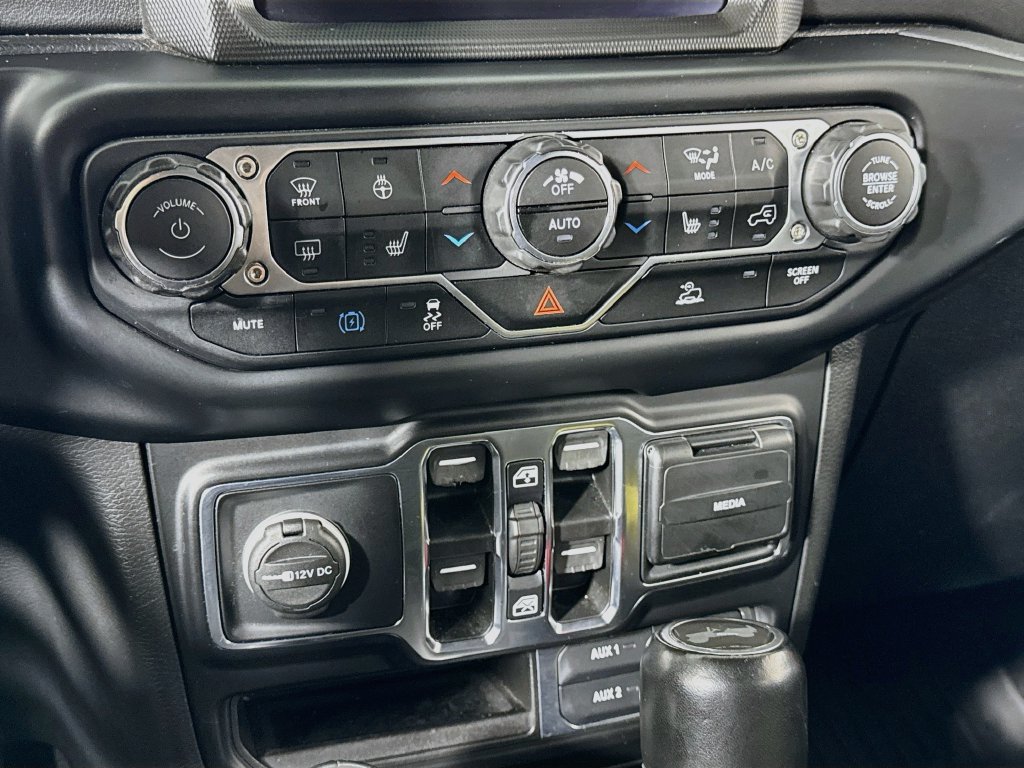 Used 2021 Jeep Wrangler Unlimited Sahara w/ Cold Weather Group AWD/4WD image 17
